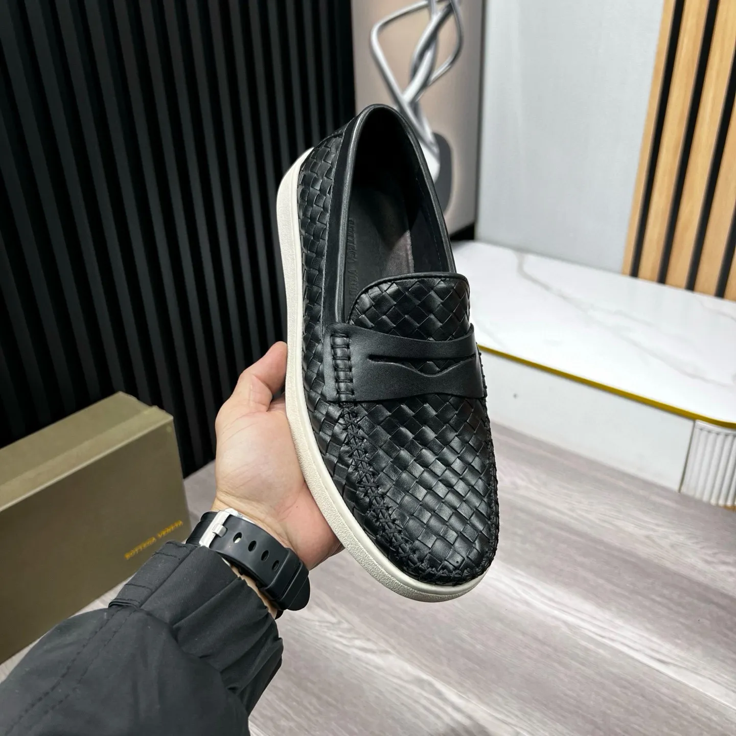 Ex-factory price 500 BV〰️Purely handmade classic men's beanie shoes👉👉driving shoes, slip-on shoes, made of imported cowhide woven from Italy, 💕water-dyed cowhide lining, 🔊original outsole, waterproof platform design, comfortable on the feet. A good choice for traveling and driving, two colors available, code number: 38-44, (45 can be customized)